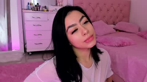 Snapshot of nicol_rosee chatting on 01.16.25 SOFIA online show from 01.16.25