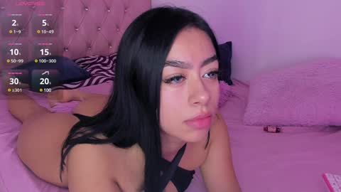 Snapshot of nicol_rosee chatting on 02.05.25 SOFIA online show from 02.05.25