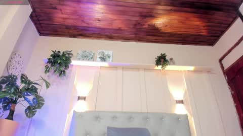 Snapshot of nicol_snow chatting on 12.17.24 Your baby Nicol online show from 12.17.24