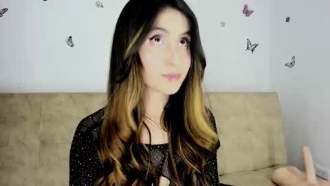 Snapshot of nicol_swift_ chatting on 12.16.24 Nicol online show from 12.16.24