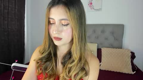 Snapshot of nicol_swift_ chatting on 10.10.25 Nicol online show from 10.10.25