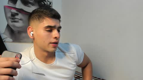 Snapshot of nicolasmuscle chatting on 01.10.25 Andres online show from 01.10.25