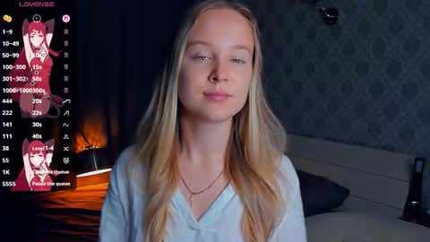 Snapshot of nicolavanderbie chatting on 09.17.25 Nicoletta online show from 09.17.25