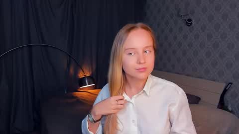 Snapshot of nicolavanderbie chatting on 09.20.25 Nicoletta online show from 09.20.25