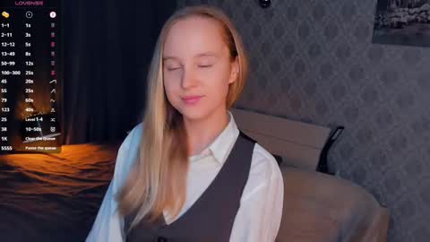 Snapshot of nicolavanderbie chatting on 09.24.25 Nicoletta online show from 09.24.25