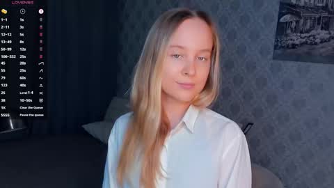 Snapshot of nicolavanderbie chatting on 09.25.25 Nicoletta online show from 09.25.25