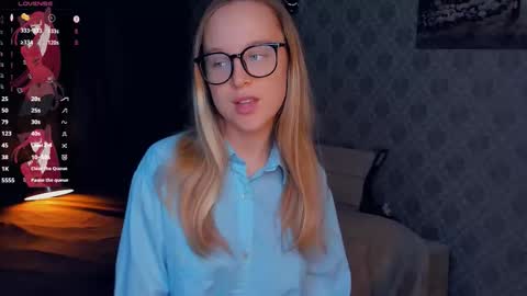 Snapshot of nicolavanderbie chatting on 10.12.25 Nicoletta online show from 10.12.25