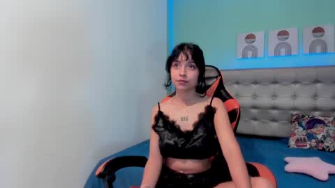 Snapshot of nicole_evan chatting on 12.03.24 Nicol online show from 12.03.24
