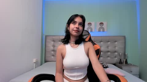 Snapshot of nicole_evan chatting on 12.18.24 Nicol online show from 12.18.24