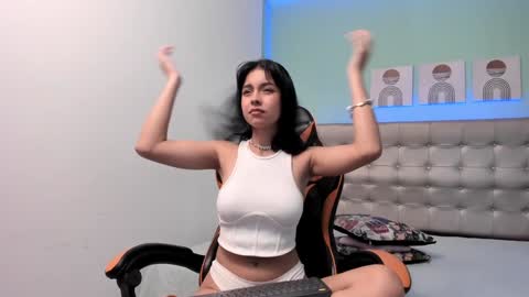 Snapshot of nicole_evan chatting on 12.19.24 Nicol online show from 12.19.24