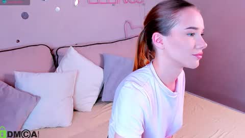 Nicole  My schedule for the week 2 GMT  9am-15pm  Mo Tu Th Fr online show from 02.04.26