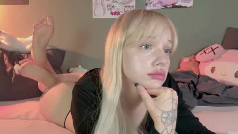 Snapshot of nicole_yo chatting on 05.16.26 Mary online show from 05.16.26