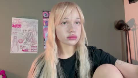 Snapshot of nicole_yo chatting on 05.19.26 Mary online show from 05.19.26