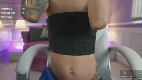 Snapshot of nicolecrawft chatting on 10.04.25 Nicole Crawft online show from 10.04.25