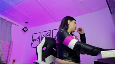 nicolee millerr online show from 05.20.26