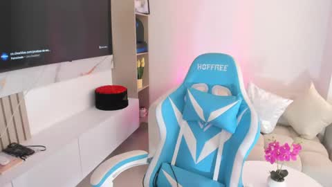 Nicolle online show from 05.24.26