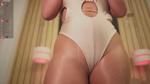 Nicol Flores  GMT-5 1530-2200  online show from 03.10.26