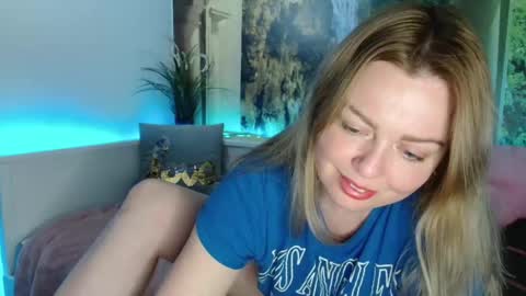 Snapshot of nicolelinharts chatting on 12.30.24   Birthday  online show from 12.30.24