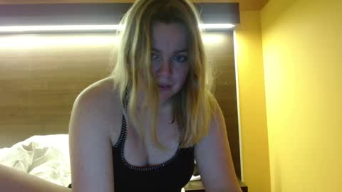 Snapshot of nicolelinharts chatting on 01.11.25   Birthday  online show from 01.11.25