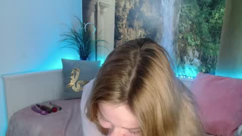 Snapshot of nicolelinharts chatting on 02.09.25   Birthday  online show from 02.09.25