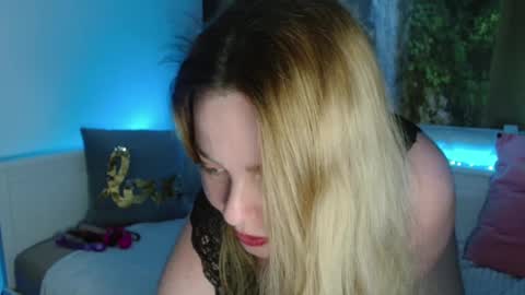 Snapshot of nicolelinharts chatting on 02.16.25   Birthday  online show from 02.16.25