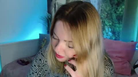 Snapshot of nicolelinharts chatting on 03.01.25   Birthday  online show from 03.01.25