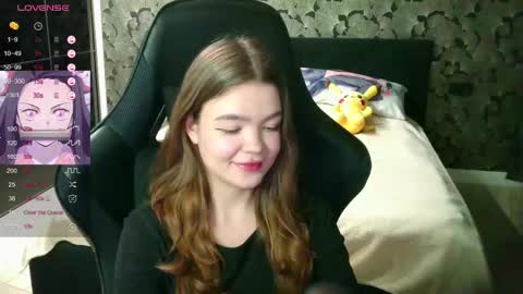 Snapshot of nicolemeew chatting on 12.22.25 NicoleMeew online show from 12.22.25