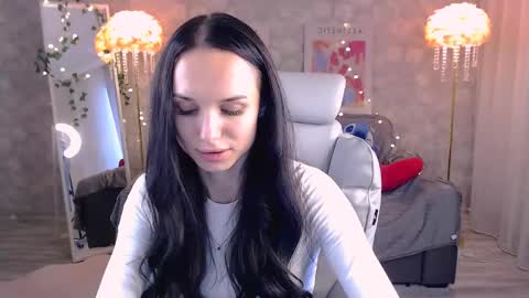 Nicole online show from 05.12.26
