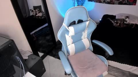 Snapshot of nicolepeachx chatting on 02.01.25 Nicol independent model online show from 02.01.25