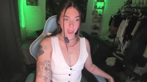 Snapshot of nicolepeachx chatting on 10.11.25 Nicol independent model online show from 10.11.25