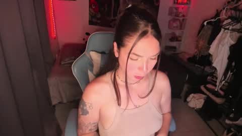 Snapshot of nicolepeachx chatting on 10.13.25 Nicol independent model online show from 10.13.25