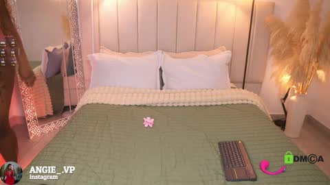 nicoleth18 online show from 04.10.26