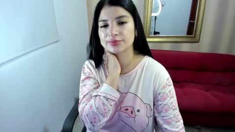 Snapshot of nicolettcolin chatting on 11.30.25 Nicolettcolin online show from 11.30.25