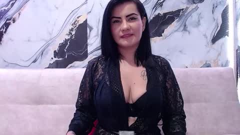 nicolle gomes online show from 11.20.25