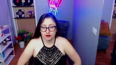 Snapshot of nicolle_silva chatting on 07.19.26 Nicolle online show from 07.19.26