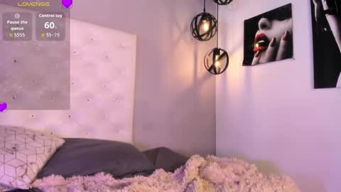 Nicolle online show from 03.04.26