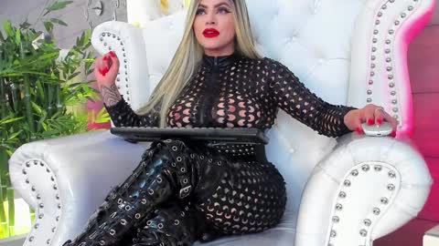 Snapshot of nicollette_miller chatting on 01.16.25 Nicollette Miller online show from 01.16.25