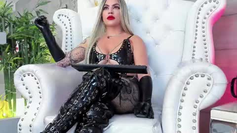 Snapshot of nicollette_miller chatting on 02.10.25 Nicollette Miller online show from 02.10.25