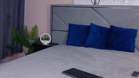 Snapshot of nicolros chatting on 04.15.26 NicolRos online show from 04.15.26