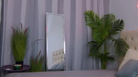 Snapshot of nicolros chatting on 05.24.26 NicolRos online show from 05.24.26