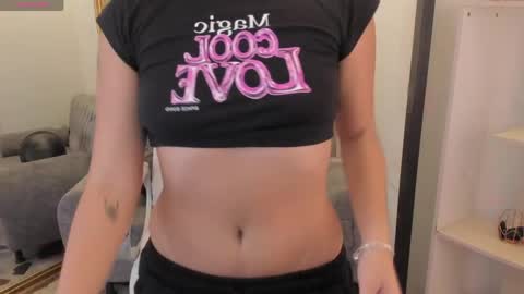 Snapshot of nicolross_ chatting on 05.24.26 NicolRoss online show from 05.24.26