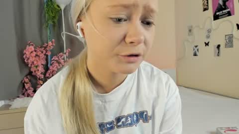 Hannah help me get 50 thumbs up online show from 07.15.26