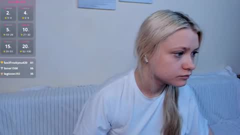 Hannah help me get 50 thumbs up online show from 07.19.26