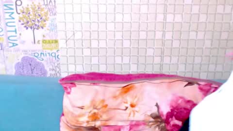 Snapshot of night_shine chatting on 01.04.25 night_shine online show from 01.04.25