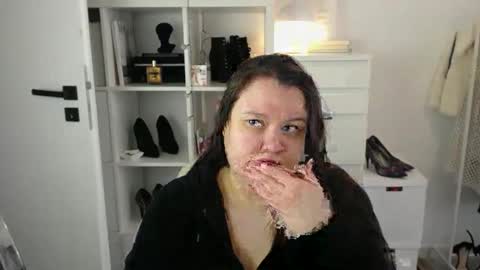 Holly online show from 03.25.26