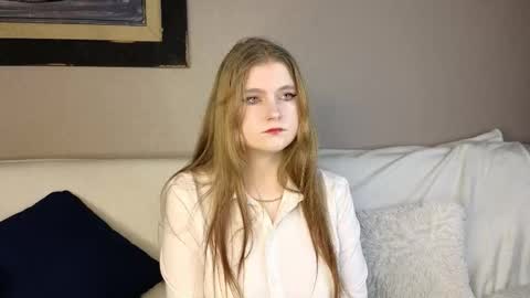 Snapshot of nightsaffron chatting on 11.27.25 Azalea online show from 11.27.25