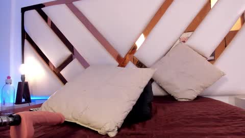 Nicolle  online show from 04.18.26