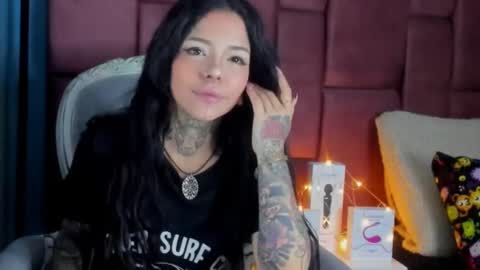 Snapshot of niinaink chatting on 01.31.25 NINAINK online show from 01.31.25
