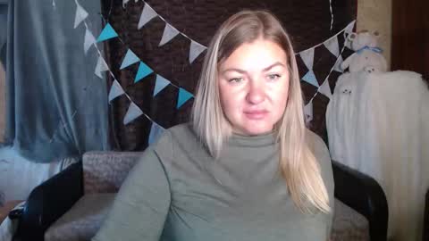 Snapshot of nikaskylink chatting on 10.06.25 Nika online show from 10.06.25