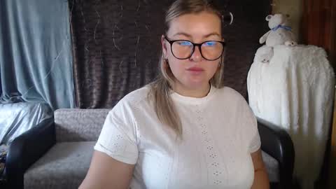 Snapshot of nikaskylink chatting on 10.07.25 Nika online show from 10.07.25